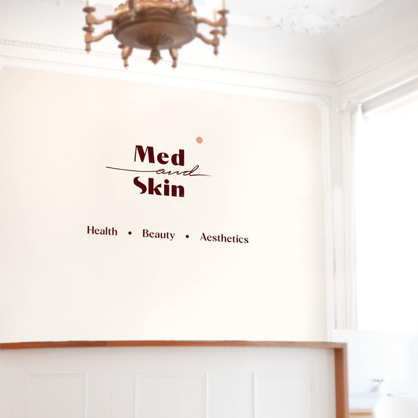 Interieur Design at Med and Skin – Logo on the wall